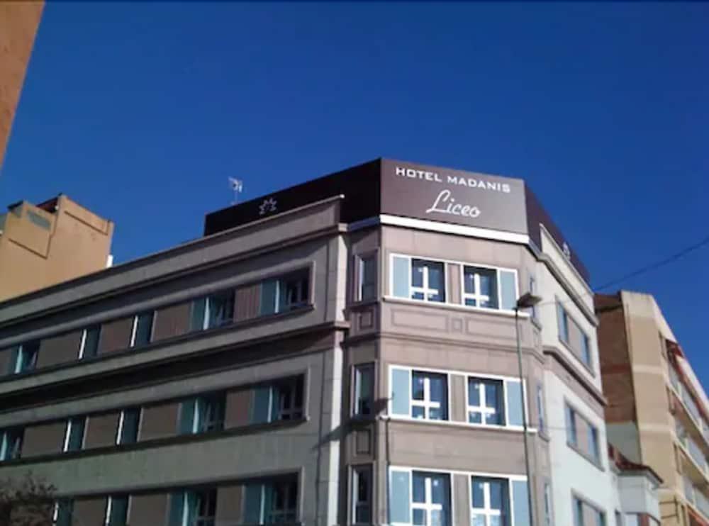Hotel Madanis Liceo โอสปิตาเล็ต เดอ โยเบรกัต ภายนอก รูปภาพ