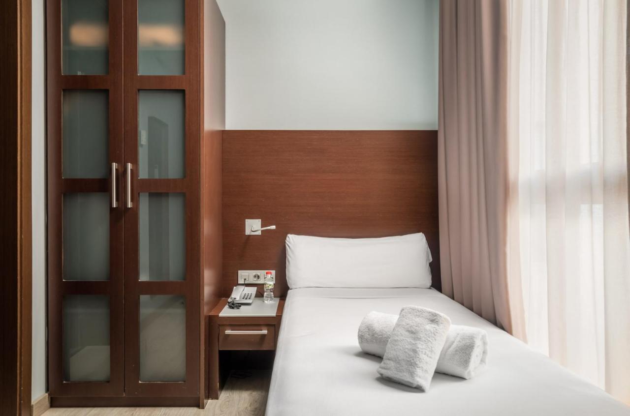 Hotel Madanis Liceo โอสปิตาเล็ต เดอ โยเบรกัต ภายนอก รูปภาพ