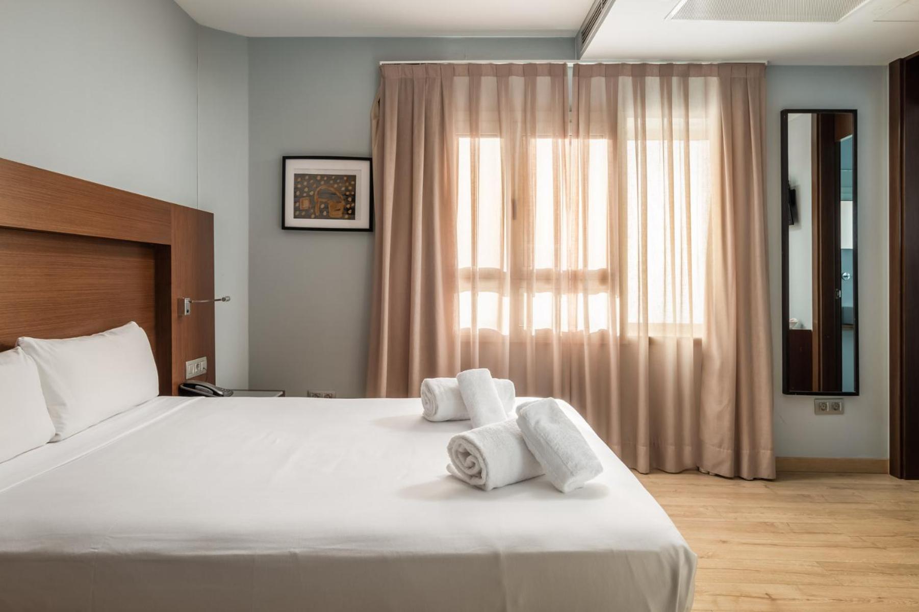 Hotel Madanis Liceo โอสปิตาเล็ต เดอ โยเบรกัต ภายนอก รูปภาพ