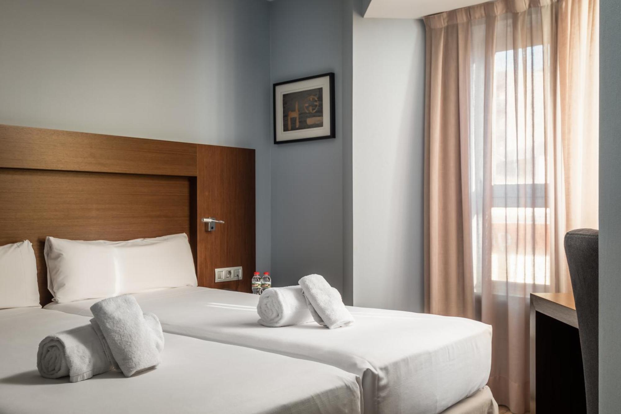 Hotel Madanis Liceo โอสปิตาเล็ต เดอ โยเบรกัต ภายนอก รูปภาพ
