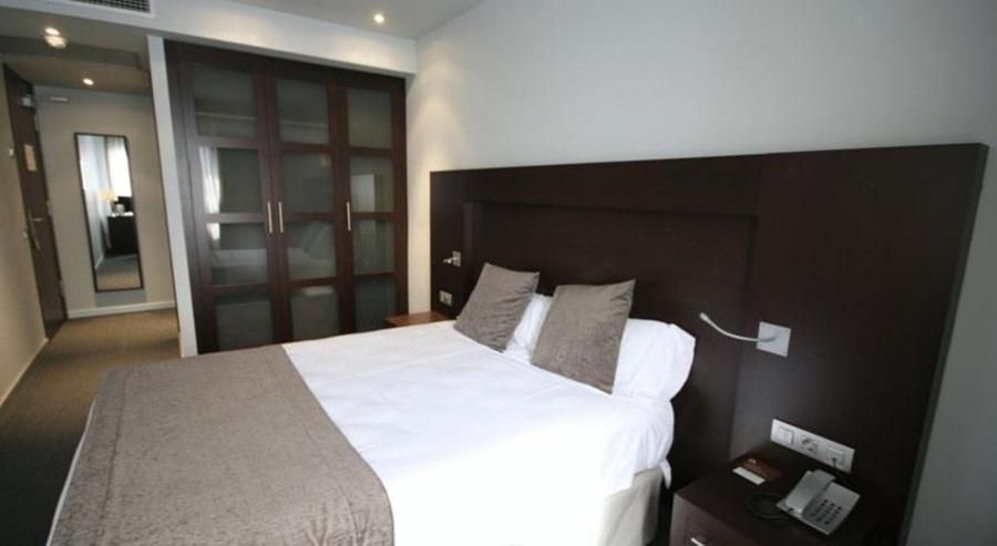 Hotel Madanis Liceo โอสปิตาเล็ต เดอ โยเบรกัต ภายนอก รูปภาพ