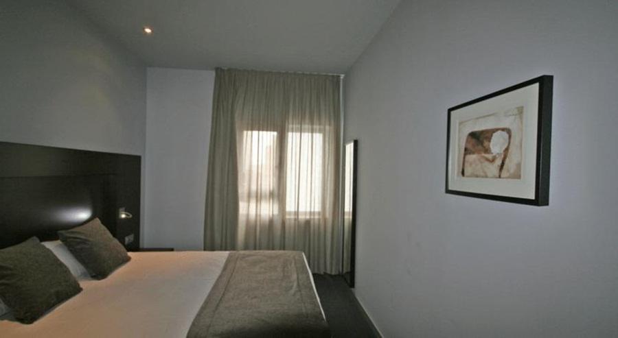 Hotel Madanis Liceo โอสปิตาเล็ต เดอ โยเบรกัต ภายนอก รูปภาพ
