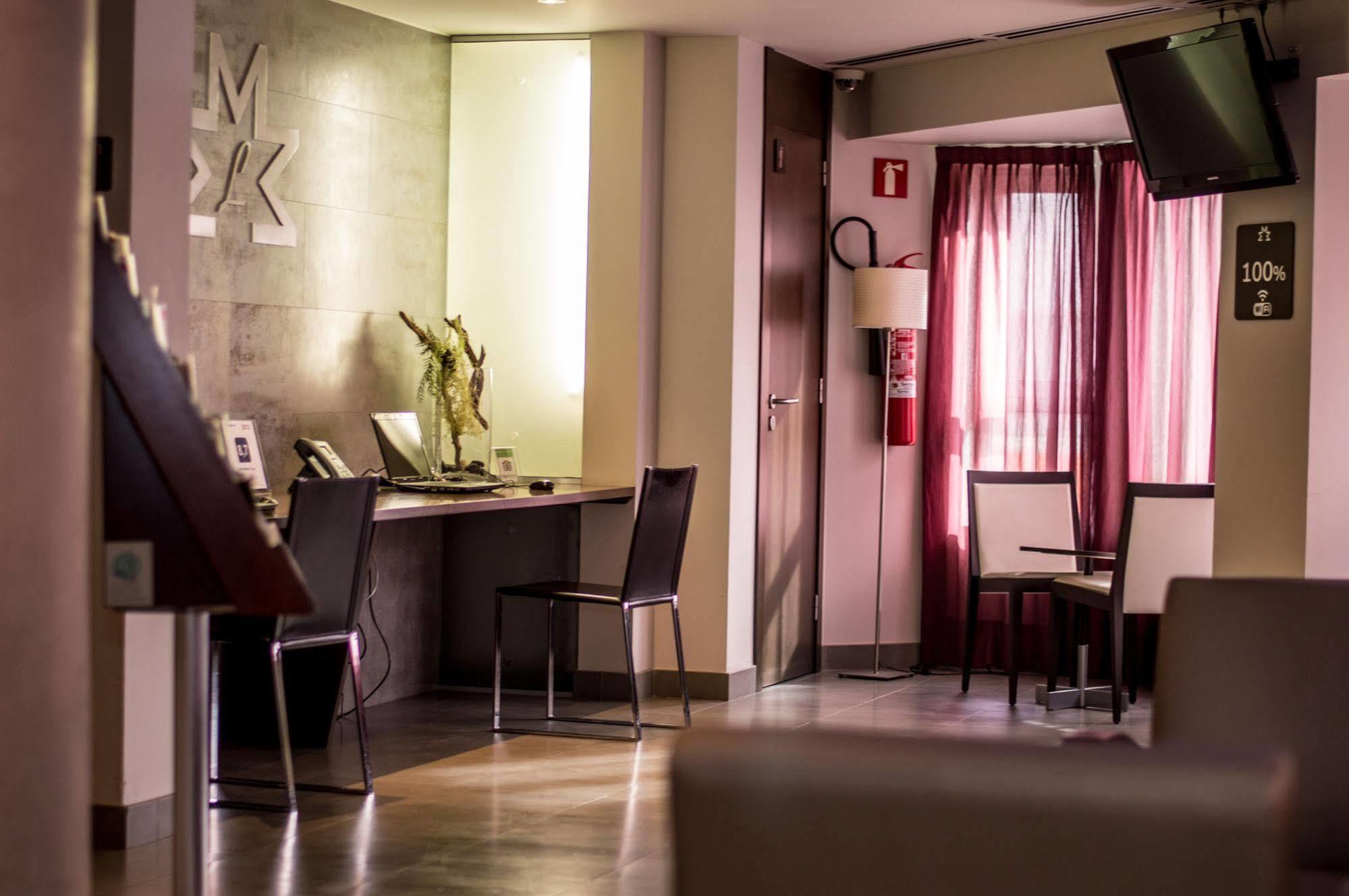 Hotel Madanis Liceo โอสปิตาเล็ต เดอ โยเบรกัต ภายนอก รูปภาพ