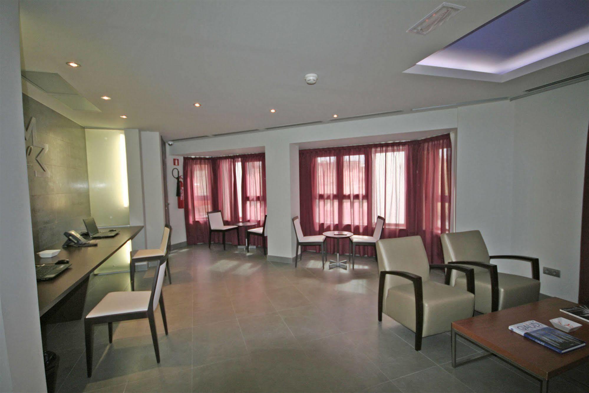 Hotel Madanis Liceo โอสปิตาเล็ต เดอ โยเบรกัต ภายนอก รูปภาพ