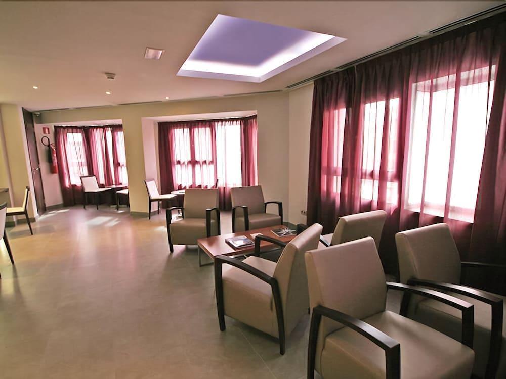 Hotel Madanis Liceo โอสปิตาเล็ต เดอ โยเบรกัต ภายนอก รูปภาพ